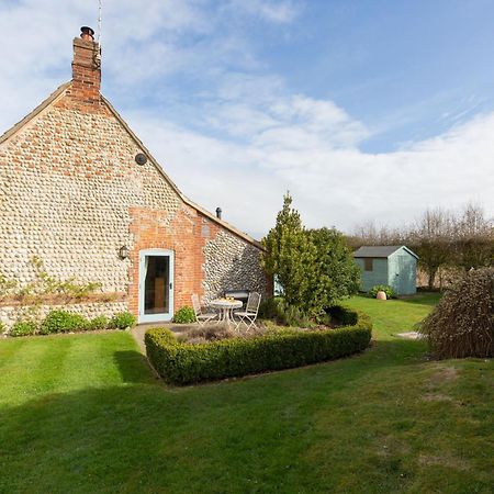 Garden Cottage West Beckham Exterior photo
